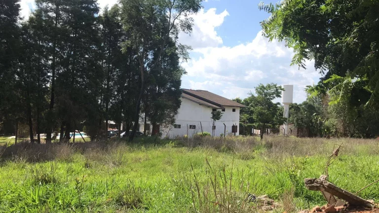 Imagem Terreno para chácara dentro de condomínio no interior de São Paulo
