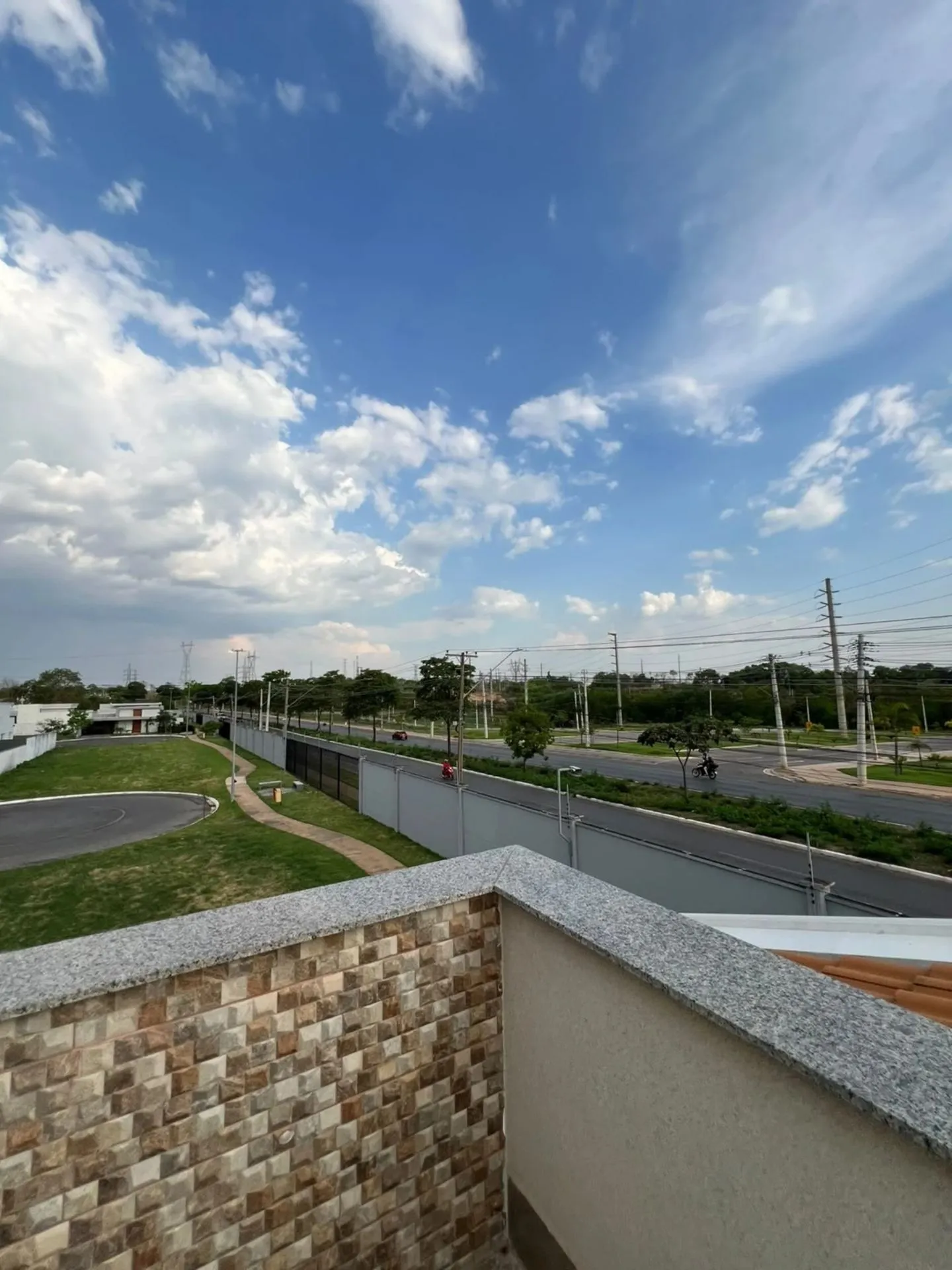 Imagem CASA TÉRREA À VENDA PRIMOR DAS TORRES 3 quartos, sendo 1 suíte