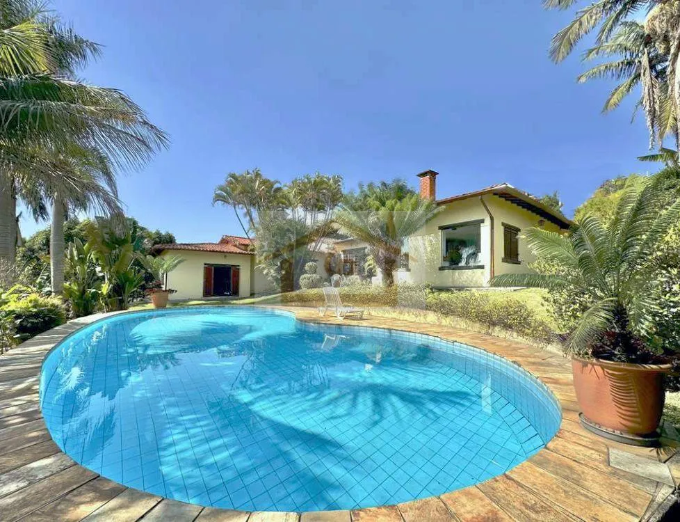 Foto do imóvel Rústica, TÉRREA em 4 lotes (1.880m²), 5 dormitórios / 3 suítes, piscina!