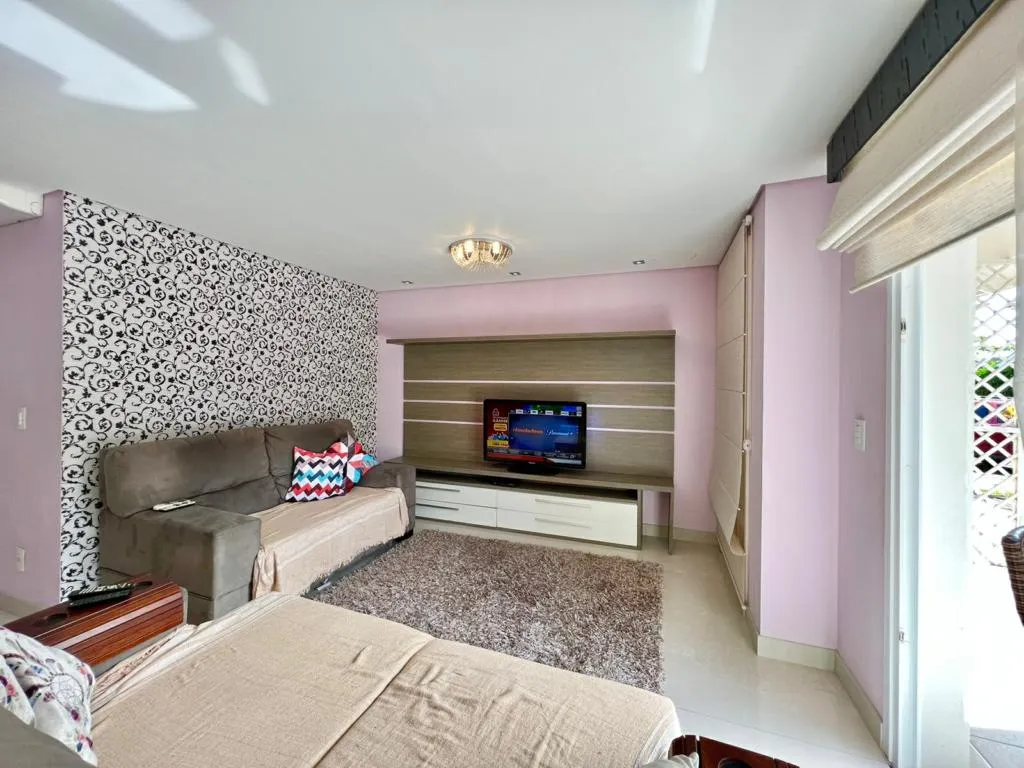 Imagem Casa em Condominio 5 Dormitórios - Bairro --