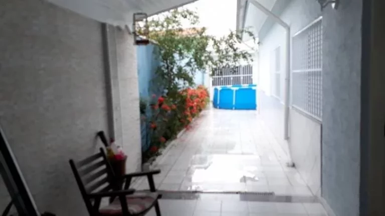 Imagem CASA COM 5 DORMITORIOS PERTINHO DA PRAIA