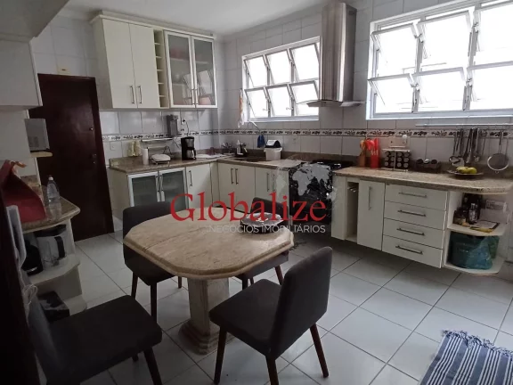 Imagem Apartamento à venda com 237m², 3 suítes, 2 vagas, portaria 24h, elevador por R$875.000,00 no Gonzaga em Santos