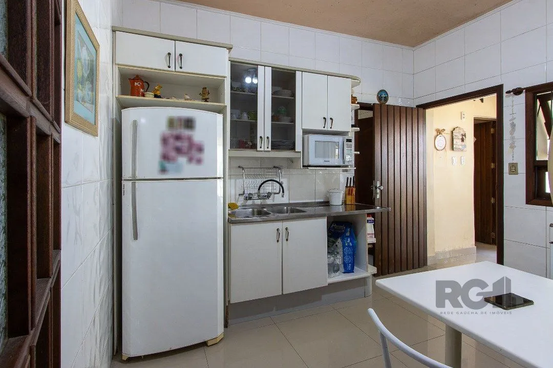 Imagem Casa para Venda - 300m², 3 dormitórios, sendo 1 suites, 4 vagas - Nonoai