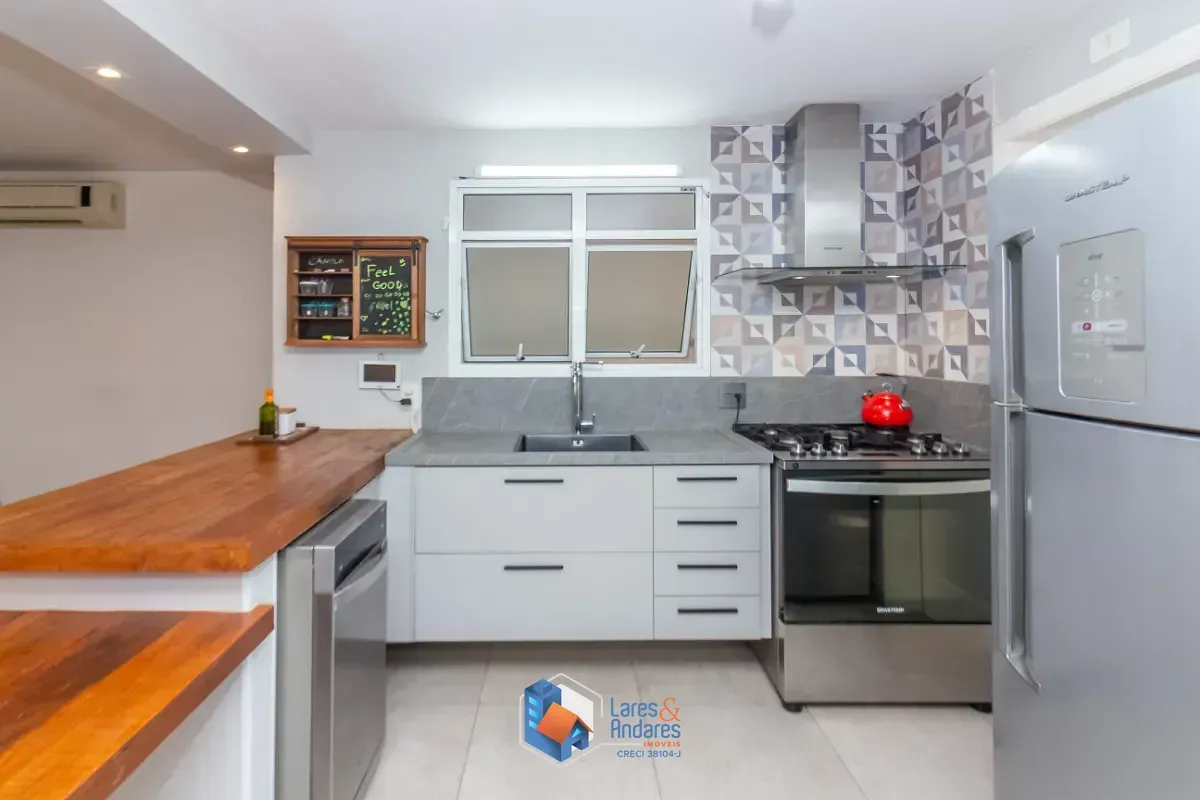 Imagem Casa no condomínio Condomínio Stephanie para venda com 5 quartos, sendo 3 suítes, 315m²