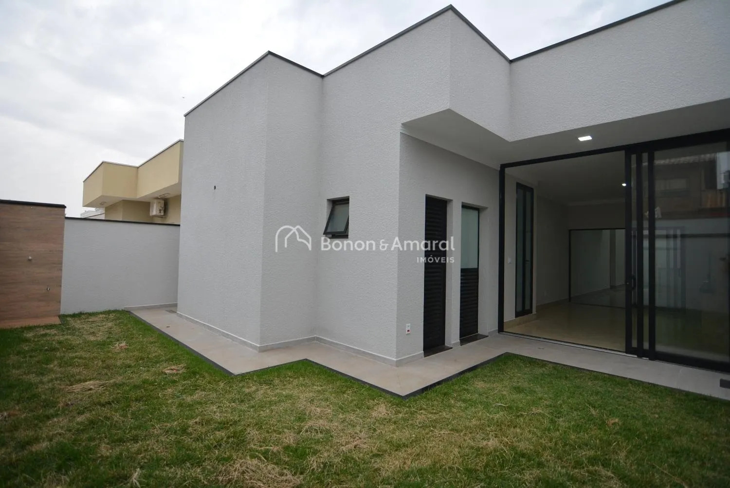 Imagem Casa térrea nova de 3 suítes à venda no Condomínio Reserva Real - Paulínia/SP.