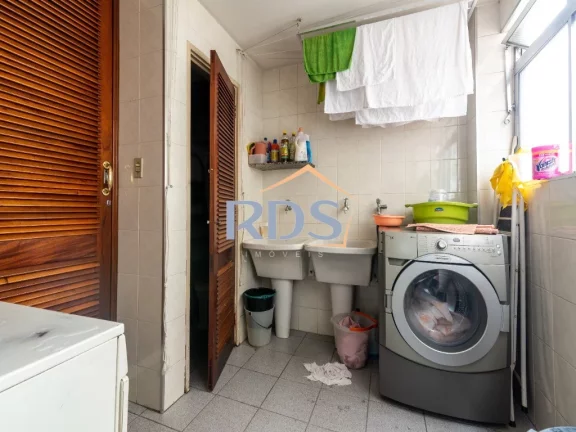Imagem Oportunidade ! Apartamento 190 m² ! 03 dormitórios 01 suíte 01 dormitório com varanda. Próximo metrô Oscar Freire