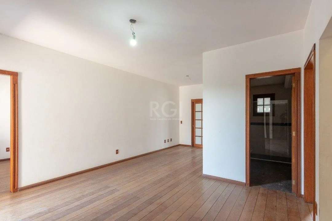 Imagem Casa para Venda - 460m², 4 dormitórios, sendo 1 suites, 4 vagas - Cristal