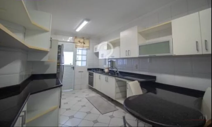 Imagem O Residencial Porto Seguro é localizado no centro da cidade, contém 4 dormitórios sendo 1 suíte ...