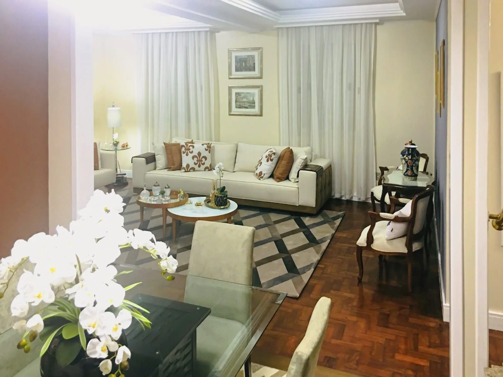 Imagem CASA RESIDENCIAL, REPAGINADA POR ARQUITETO COM MUITA ELEGÂNCIA E CONFORTO!