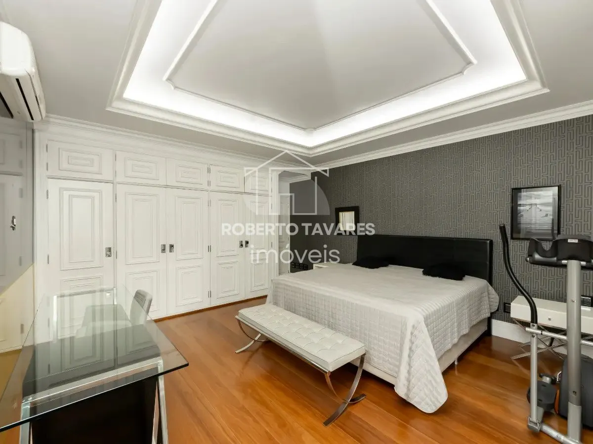 Imagem Apartamento com 392m² área útil - 3 dormitórios (3 suítes) c/ varanda integrada ao living - 1 escritório - 5 banheiros (1 lavabo) - 1 vaga c/ manobrista.