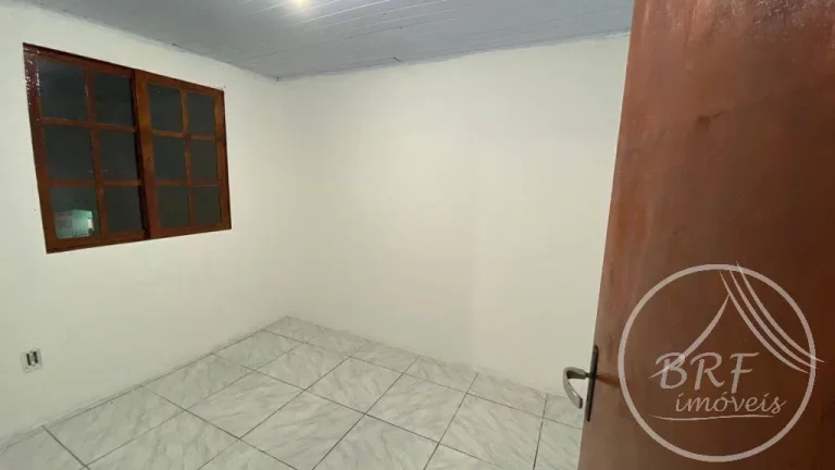 Imagem Vendo terreno com três casas e uma Kitnet em Serraria, São José SC
