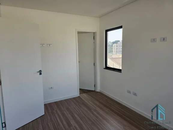 Imagem Sobrado em condomínio, amplo terreno, 03 quartos c/suíte, no Guabirotuba em Colombo -PR