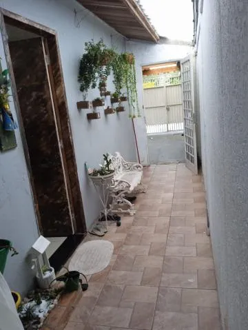 Imagem VENDA DE CASA TÉRREA NO BAIRRO DA PENHA, EM ARUJÁ/SP, 73m² com 3 quartos, sala de estar, área gourmet e garagem coberta para 02 autos. CONSULTE-NOS.