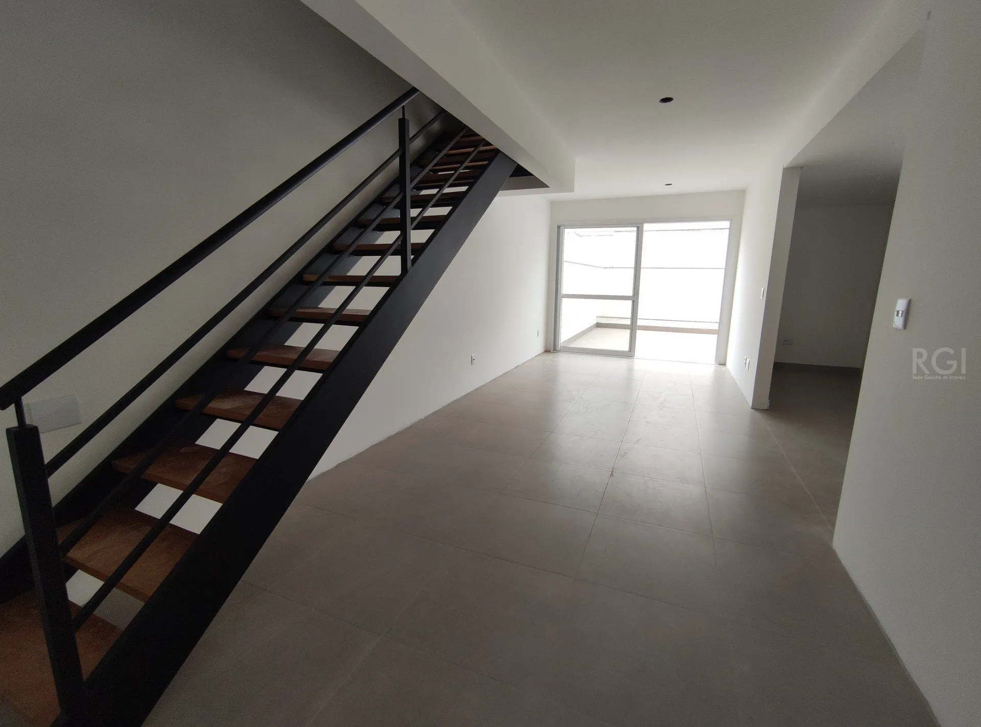 Duplex para Venda - 179.08m², 2 dormitórios, sendo 2 suites, 2 vagas - Petrópolis