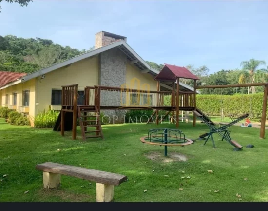 Magnifica casa cinco suítes lareira terreno de mil e quatrocentos m2 condominio fechado em Jambeiro em Rodovia dos Tamoios