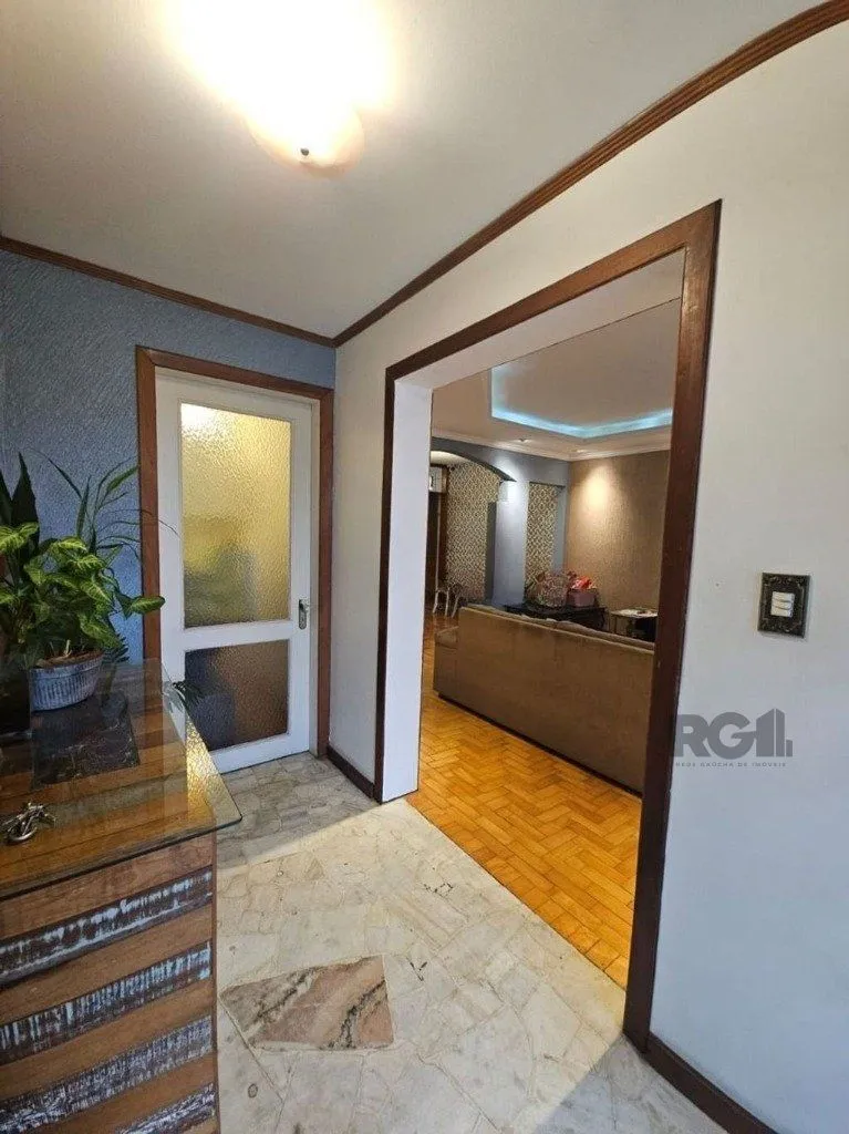 Imagem casa de 5 dormitórios no bairro Glória