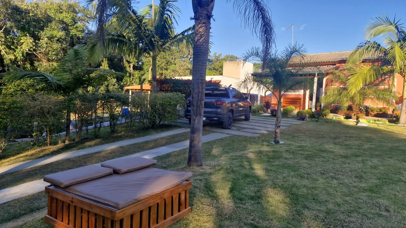 Imagem Chácara à venda no Centro de Piedade-SP: 2 quartos, 1 suíte, 1 sala, 2 banheiros, 2 vagas de garagem, 1.000 m² de área.