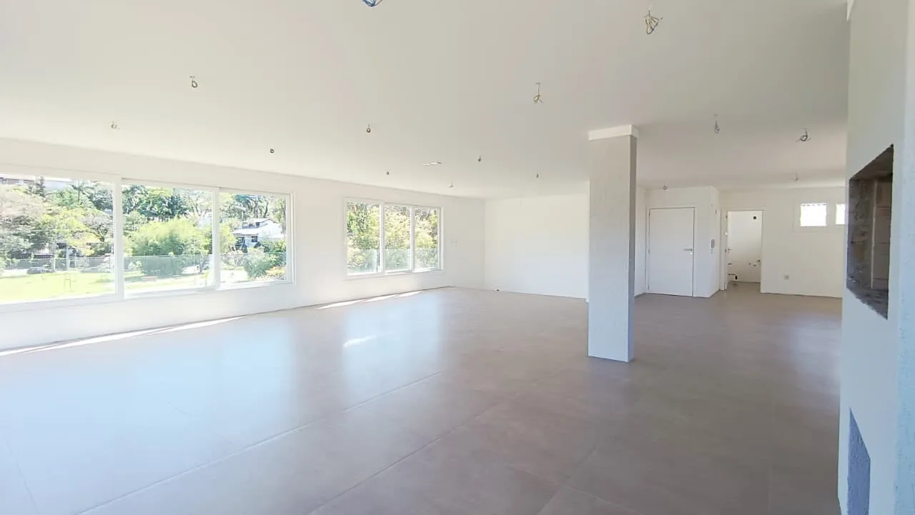 Imagem Cobertura Alto Padrão à Venda em Três Figueiras - Nunca Habitada!

434,41 m² privativos | 3 Suí...
