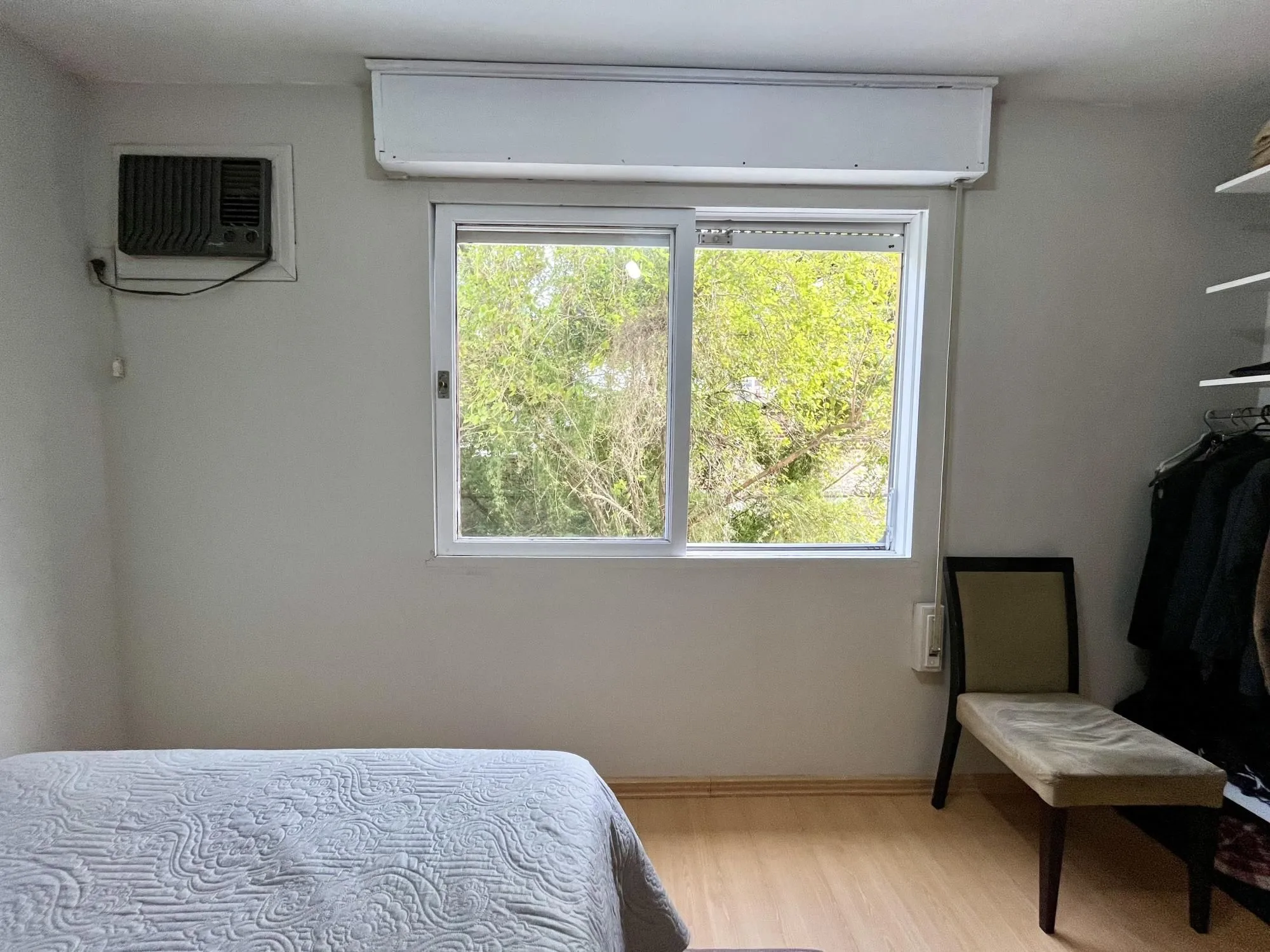Imagem Apartamento com 02 quartos no Bairro Passo da Areia, Porto Alegre