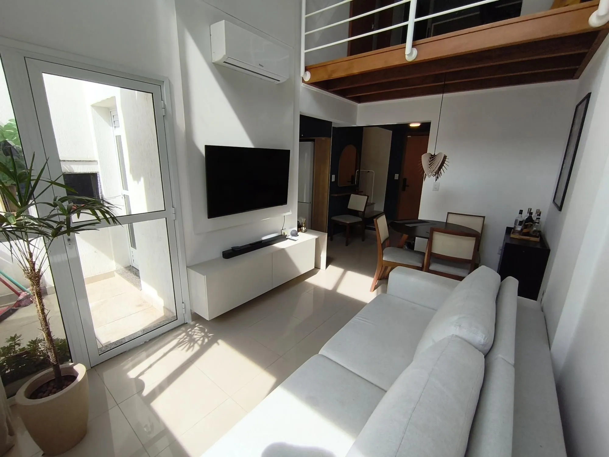 Imagem APARTAMENTO 2 DORMITÓRIOS COM 1 VAGA NO MENINO DEUS
