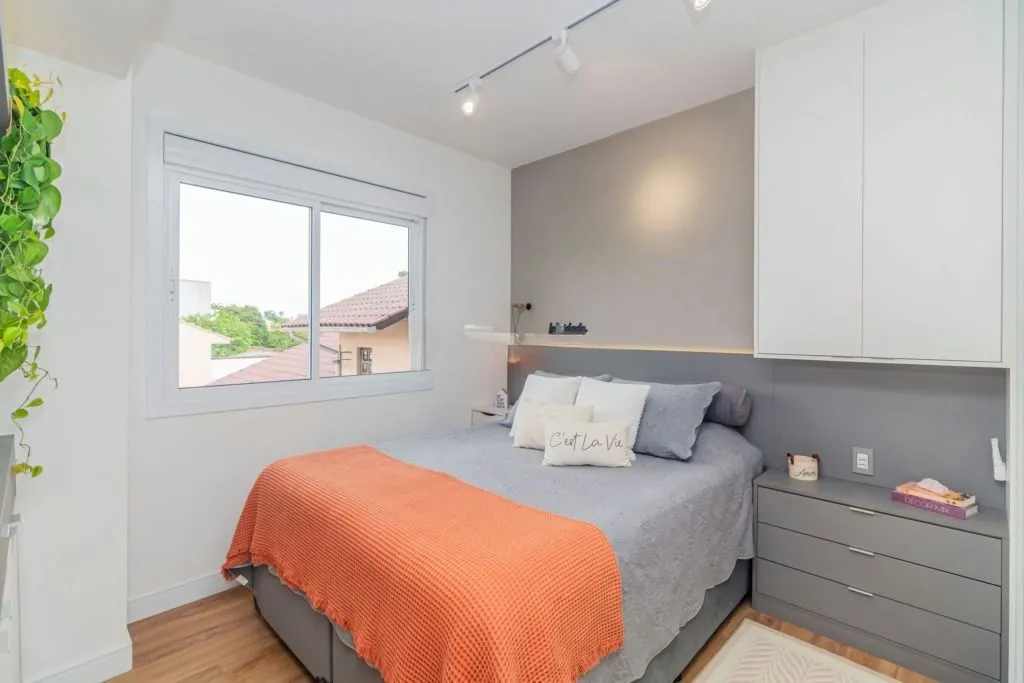 Imagem Apartamento mobiliado com sacada e vaga na Vila Ipiranga