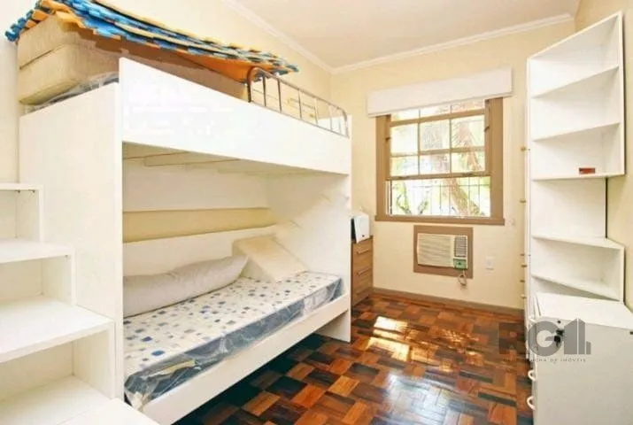 Imagem Apartamento Reformado com 3 Dormitórios e 3 Vagas no Petrópolis