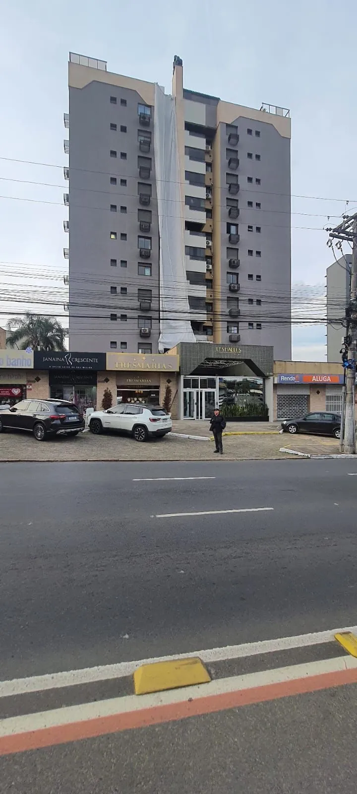 Imagem Excelente 2D C/Suíte e vaga coberta Três Figueiras - Porto Alegre