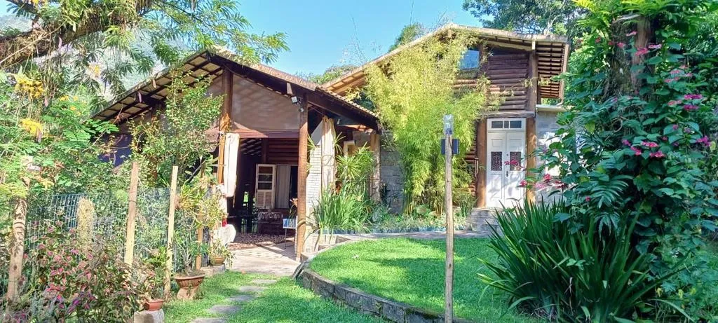 Foto do imóvel Casa em Condomínio para Venda em Guapimirim / RJ em Estrada do Limoeiro