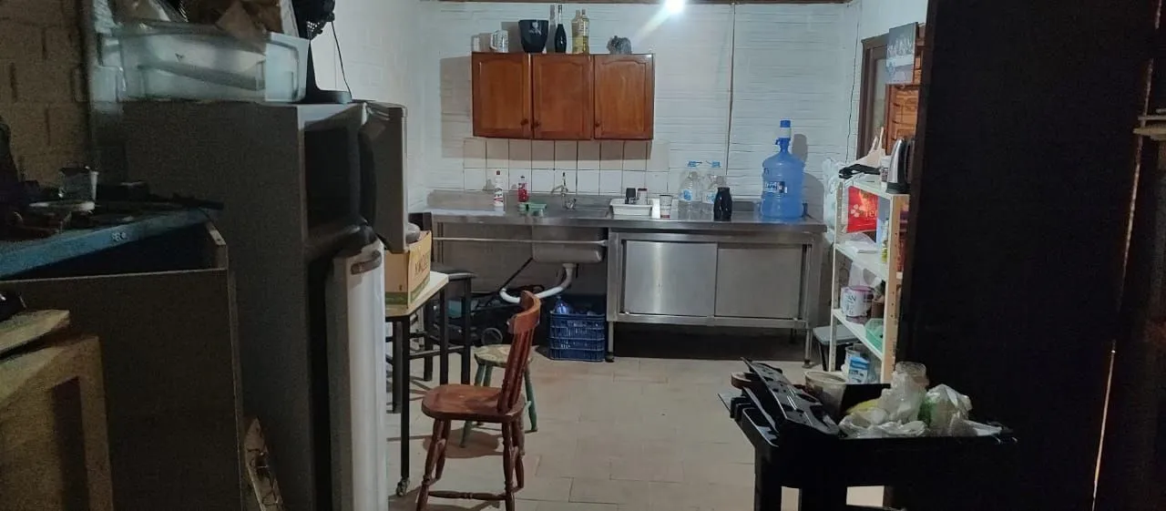 Imagem Vende Casa Comercial com deposito na parte de baixo, 289,80m²residência em cima.
