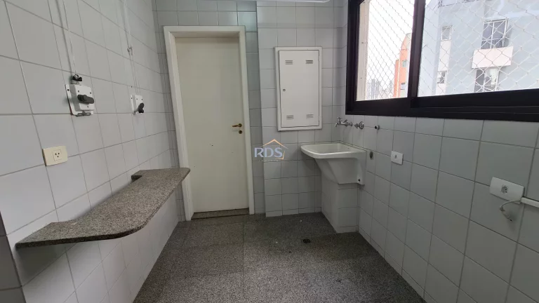 Imagem Lindo apartamento à venda, 150m², com 3 dormitórios, sendo 2 suítes, 3 vagas e depósito privativo.