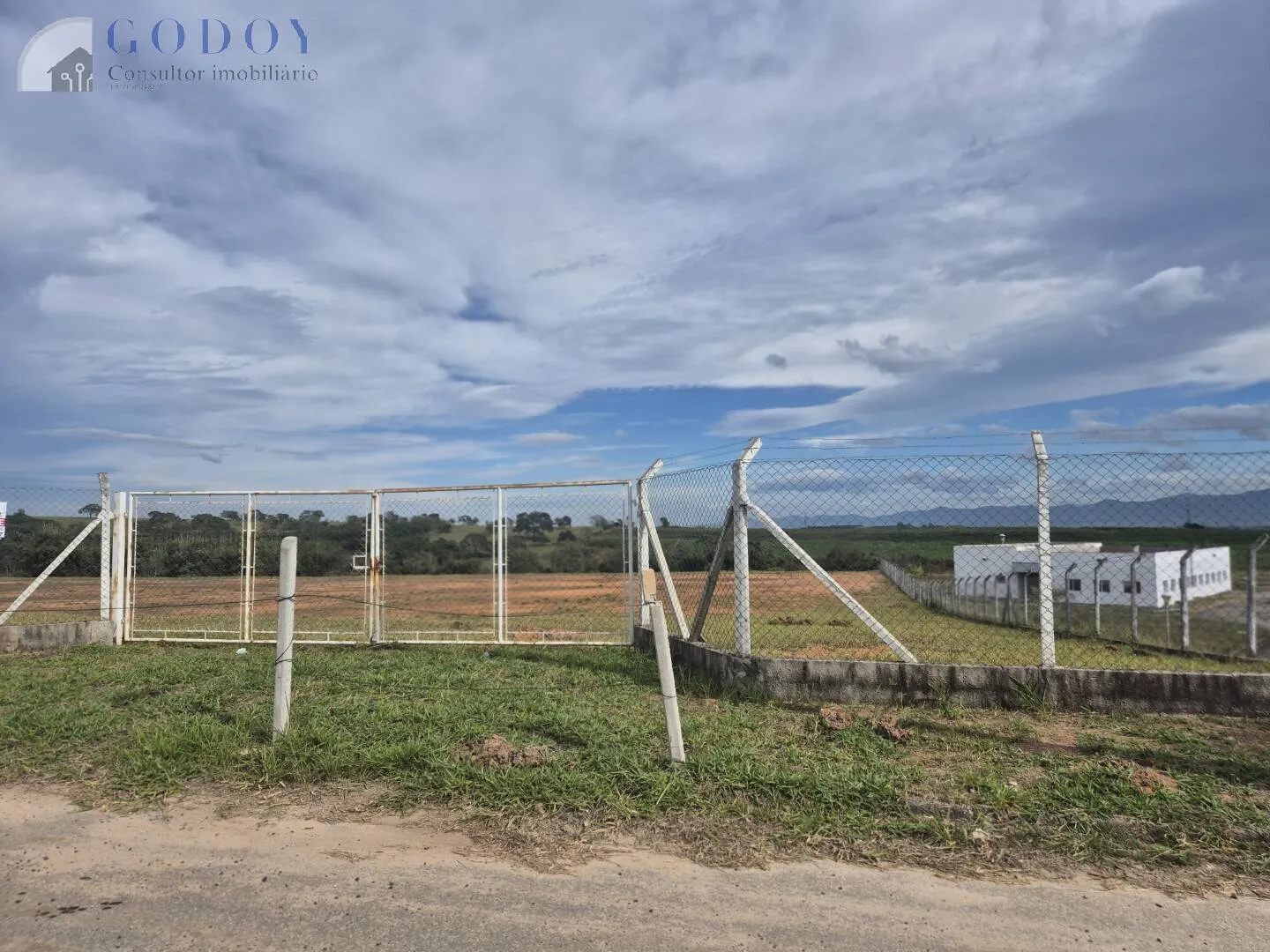 Imagem Terreno Industrial - Entrada de Pindamonhangaba - Próximo à Rod. Pres.Dutra