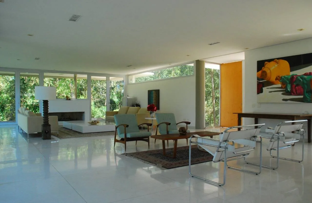 Imagem Casa sobrado localizada no Residencial Tamboré 1.