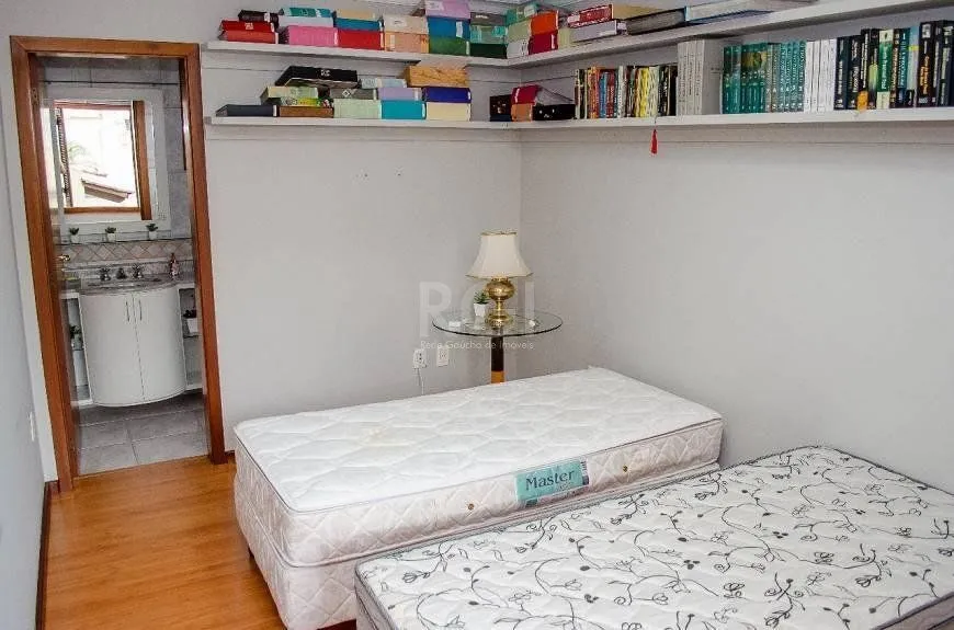 Imagem Casa com 5 dormitórios, 550 m² no Bairro Vila Jardim - Porto Alegre/RS