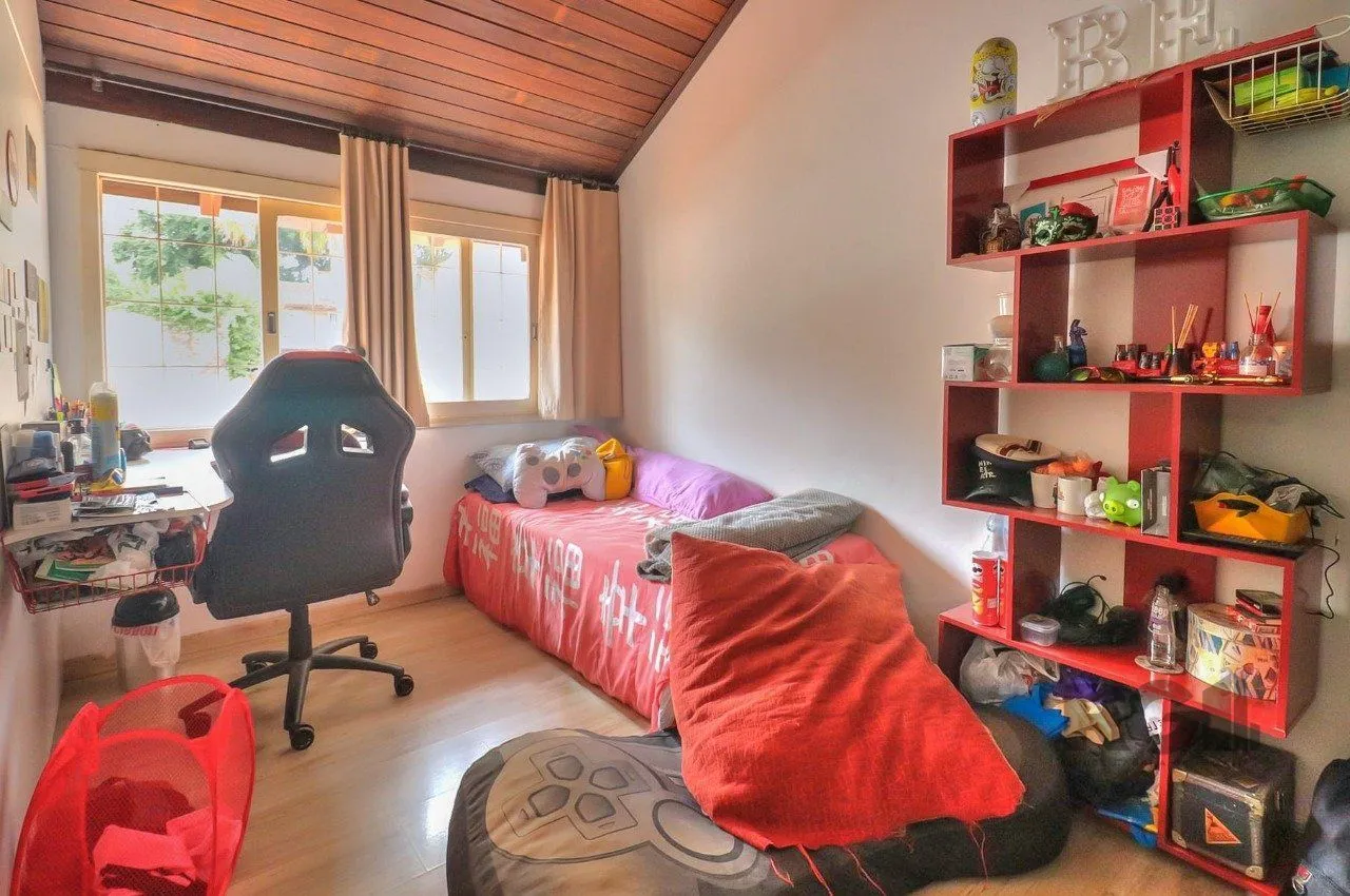 Imagem Casa a venda composta de 4 dormitórios no bairro Jardim Isabel em Porto Alegre