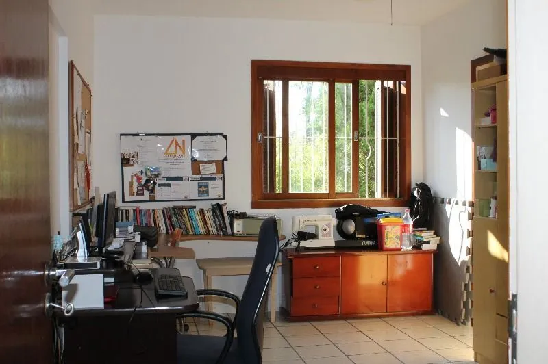Imagem Casa para Venda - 255.68m², 4 dormitórios, sendo 1 suites, 2 vagas - Tristeza