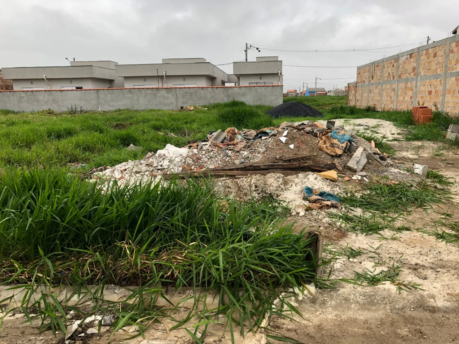 Foto do imóvel Terreno à venda 250M², Residencial e Comercial Portal dos Eucaliptos, Pindamonhangaba - SP