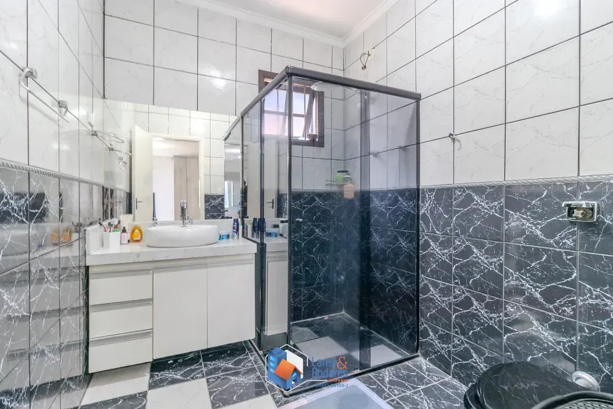 Imagem Sobrado para venda em Vila do Castelo com 3 quartos, sendo 1 suíte, 250m²