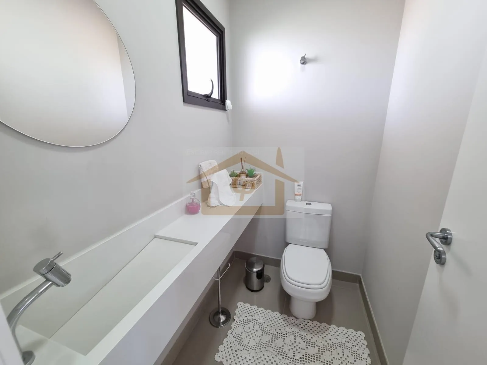 Imagem Casa com 4 quartos sendo 3 suítes, 6 vagas, Segurança e Conforto!!!