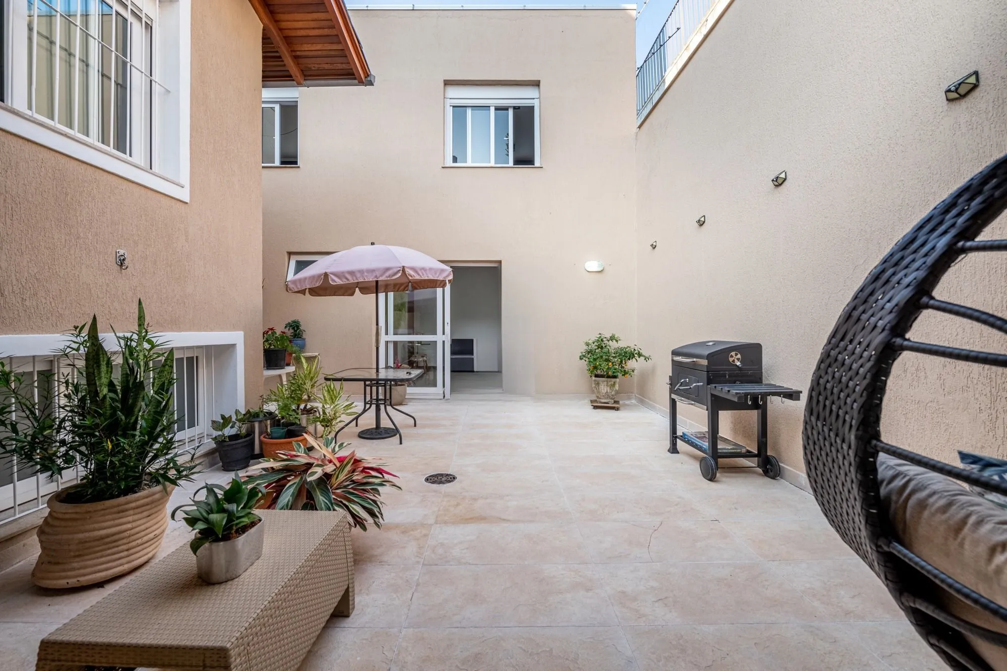 Imagem Casa com 357m² e 4 dormitórios, 3 suítes, 3 vagas
