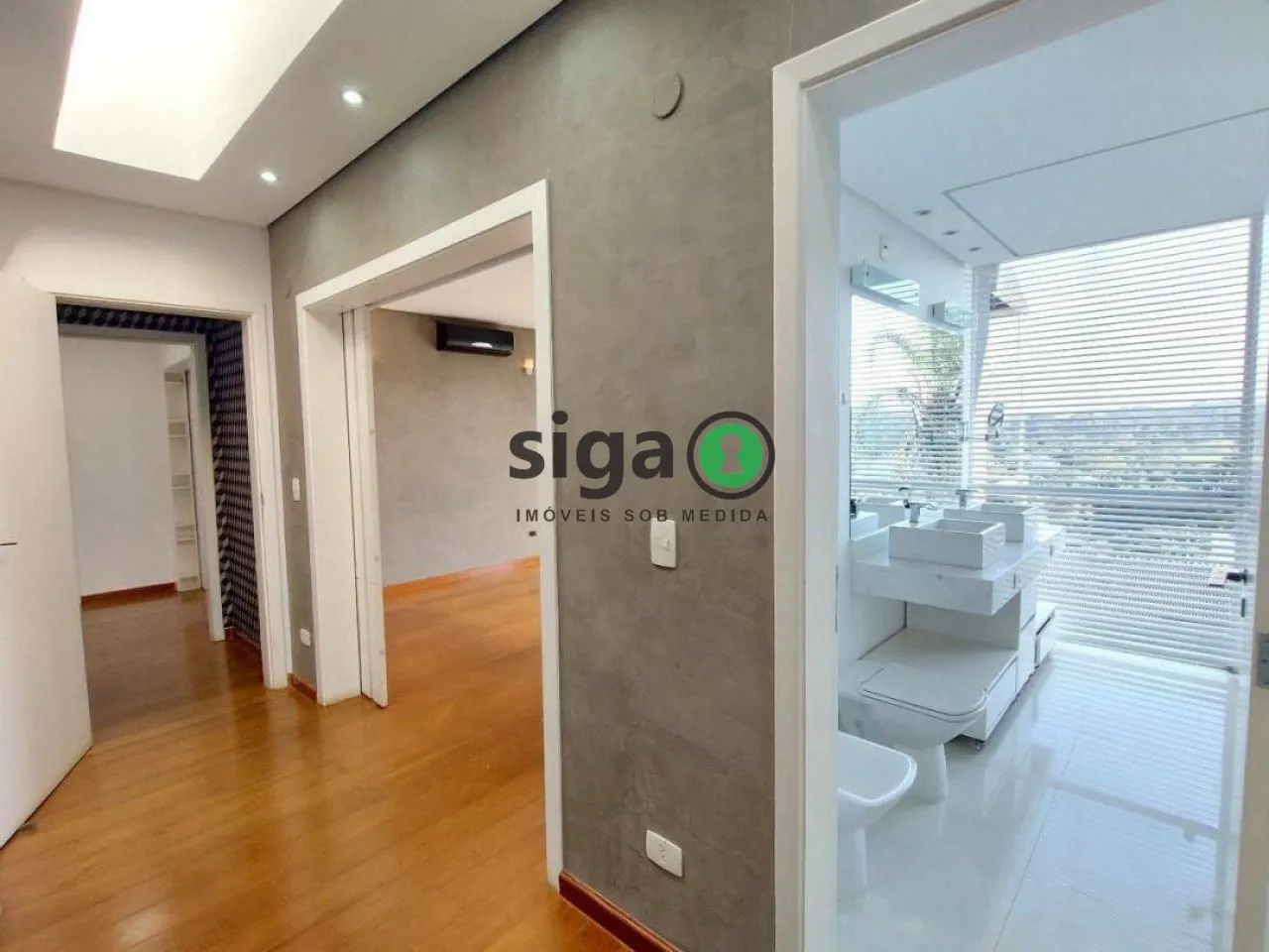 Imagem Casa em condomínio fechado na Granja Viana 4 suites 4 vagas