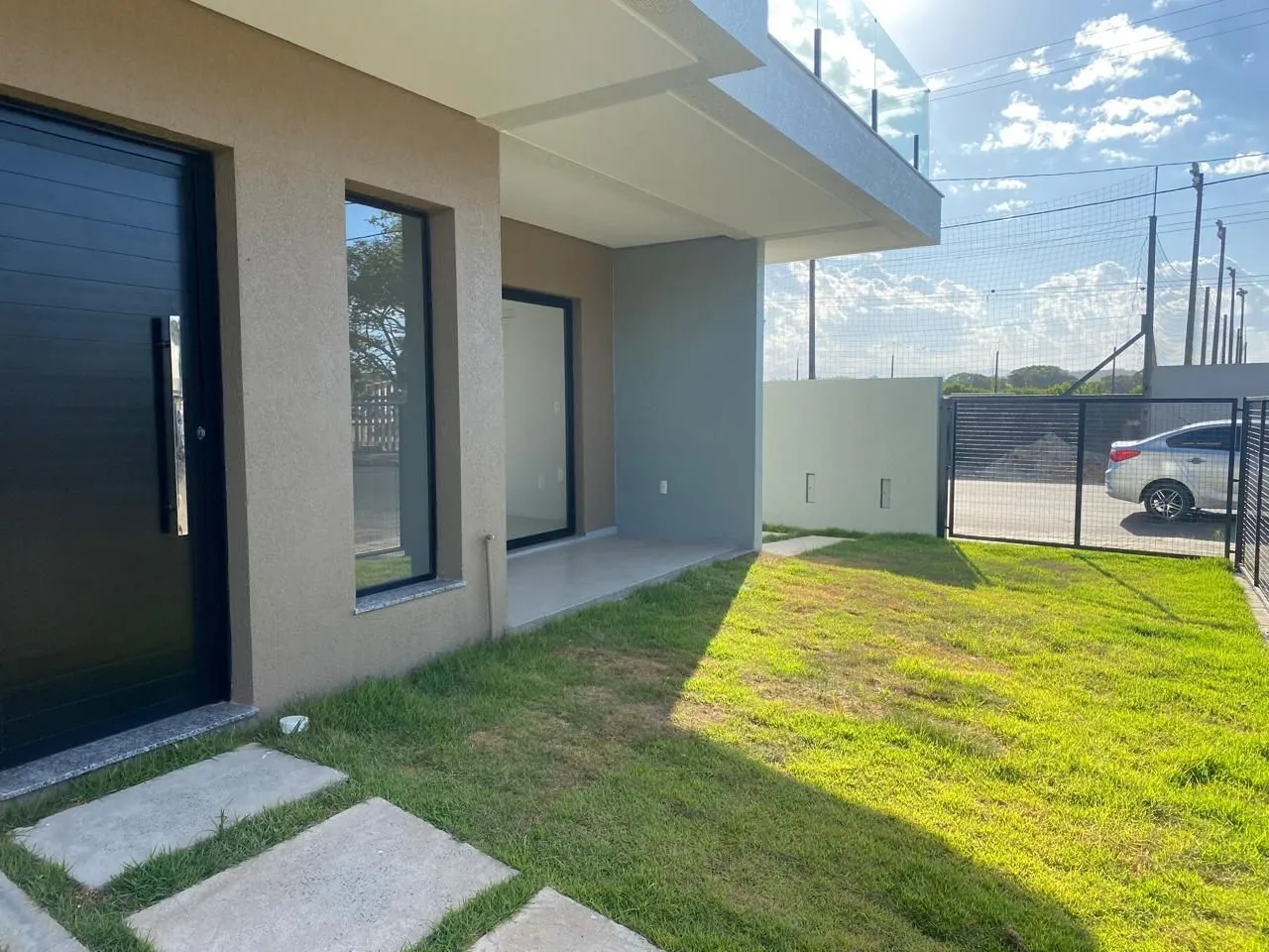 Imagem Casa com 03 quartos, sendo 01 suíte na Praia da Cal