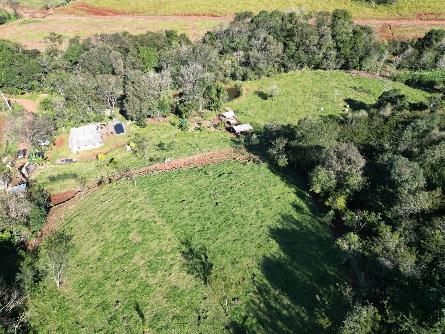 Imagem Chácara à venda em Lindoeste, 9 Km do Centro - 150m² - Piscina, Rio, Lago para pesca