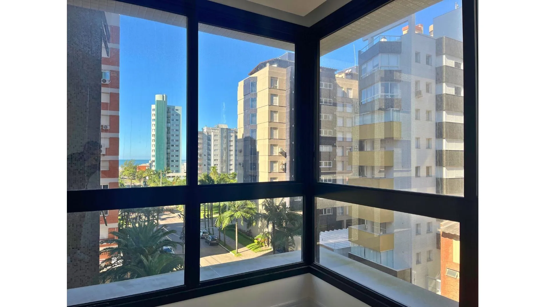 Foto do imóvel Apartamento à venda em Torres, Predial, com 2 quartos, 97m2