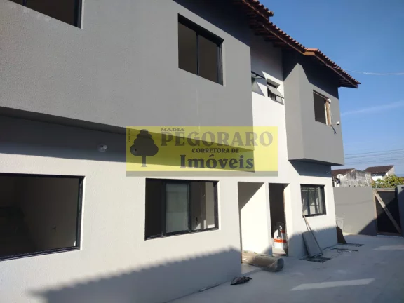 Imagem Sobrado à venda em Caraguatatuba-SP: 2 quartos, 2 suítes, 3 banheiros, 75m² no bairro Cidade Jardim!
