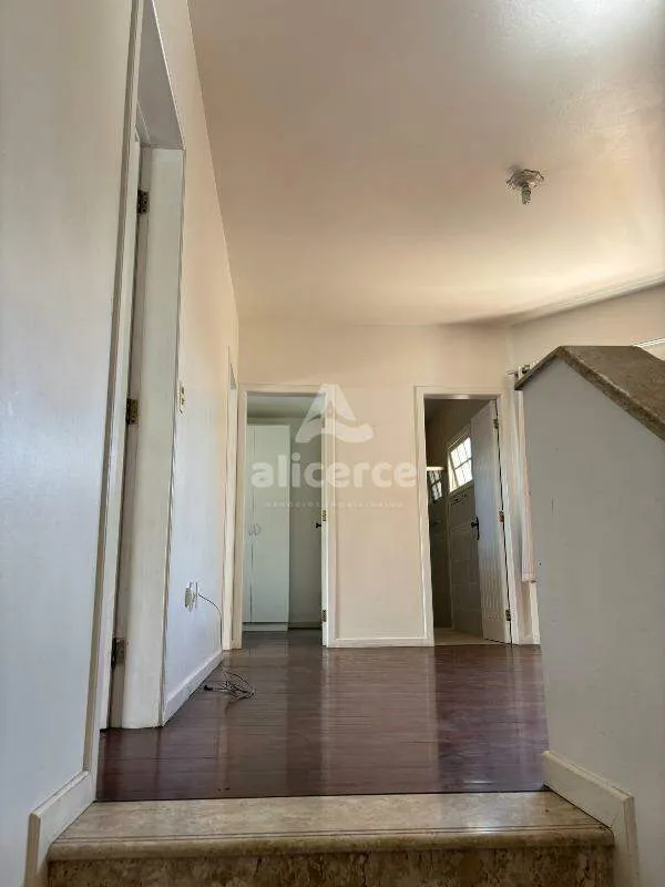 Imagem Casa à venda l 5 dórmitórios, 1 suíte l 237,83m² l Balneário do Estreito - Florianópolis/SC