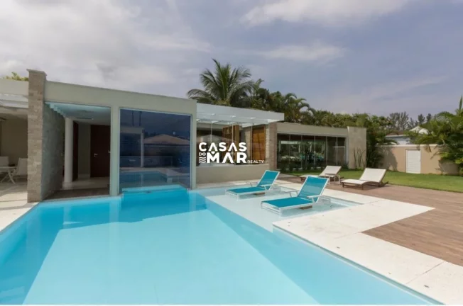 Imagem Imponente mansão de luxo na Barra da Tijúca: 5 quartos, 4 suítes, 3 salas, 7 banheiros, 2 vagas de garagem, 920m² de área. Venda!