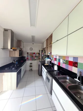 Imagem Apartamento de Luxo à Venda em Salvador-BA, Patamares 4 Quartos, 3 Suítes, Nascente, Vista Mar Construção Janeiro 2012 195m² 3 Vagas