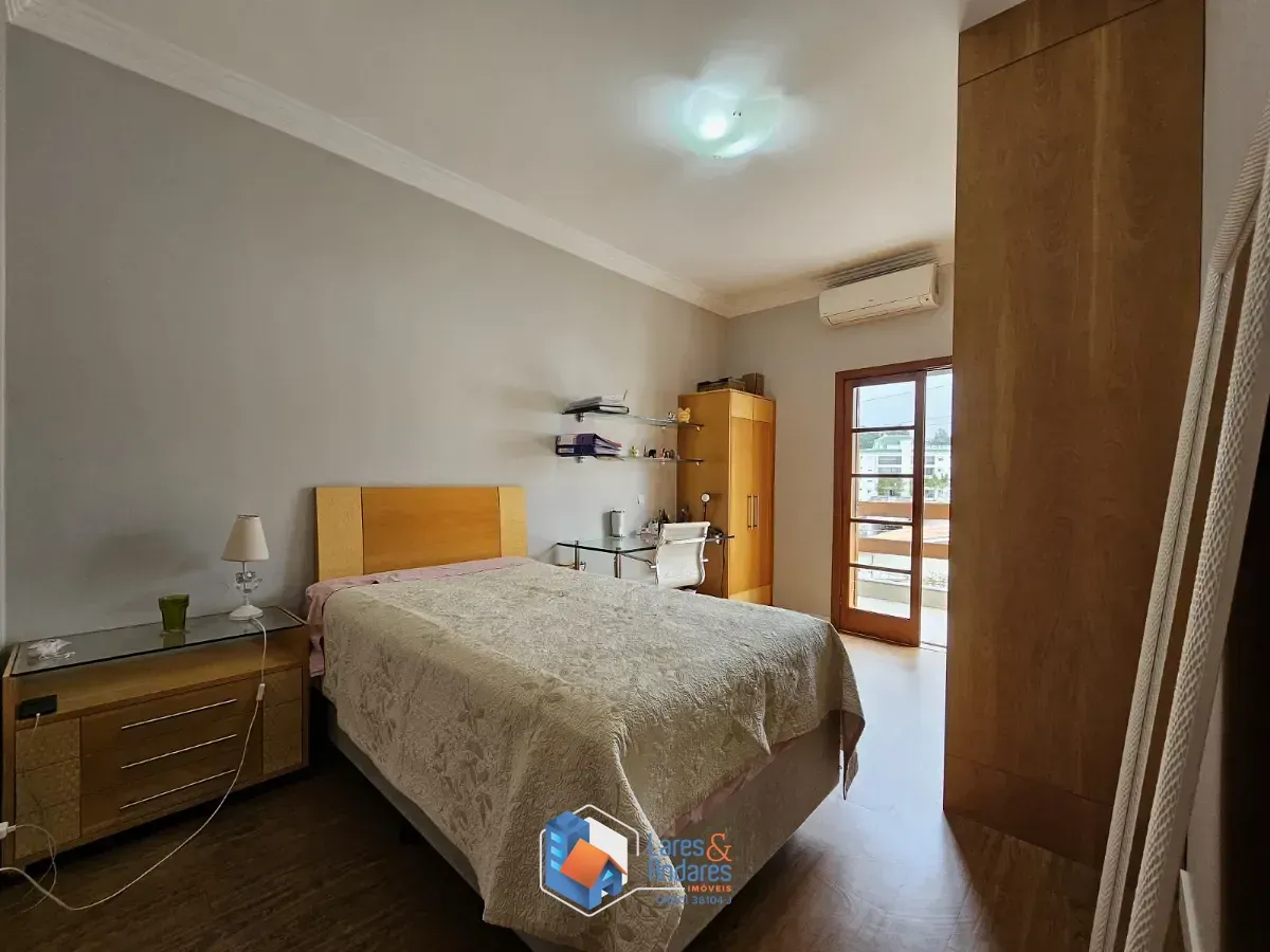 Imagem Sobrado para venda em Jardim Carlu com 4 quartos, sendo 2 suítes, 453m²