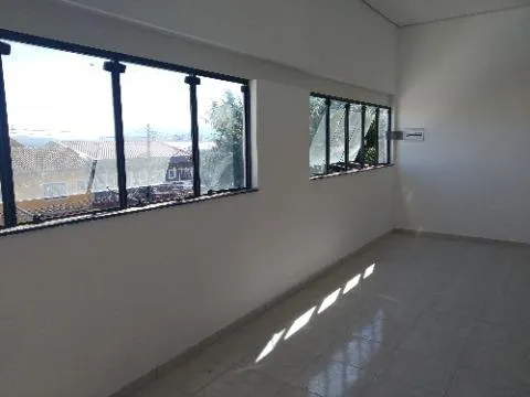 Imagem LOCAÇÃO DE SALÃO COMERCIAL EM ARUJÁ, com 250m², amplo espaço c/ pavimento superior e inferior, 2 copas e entrada c/ acessibilidade. CONSULTE-NOS..