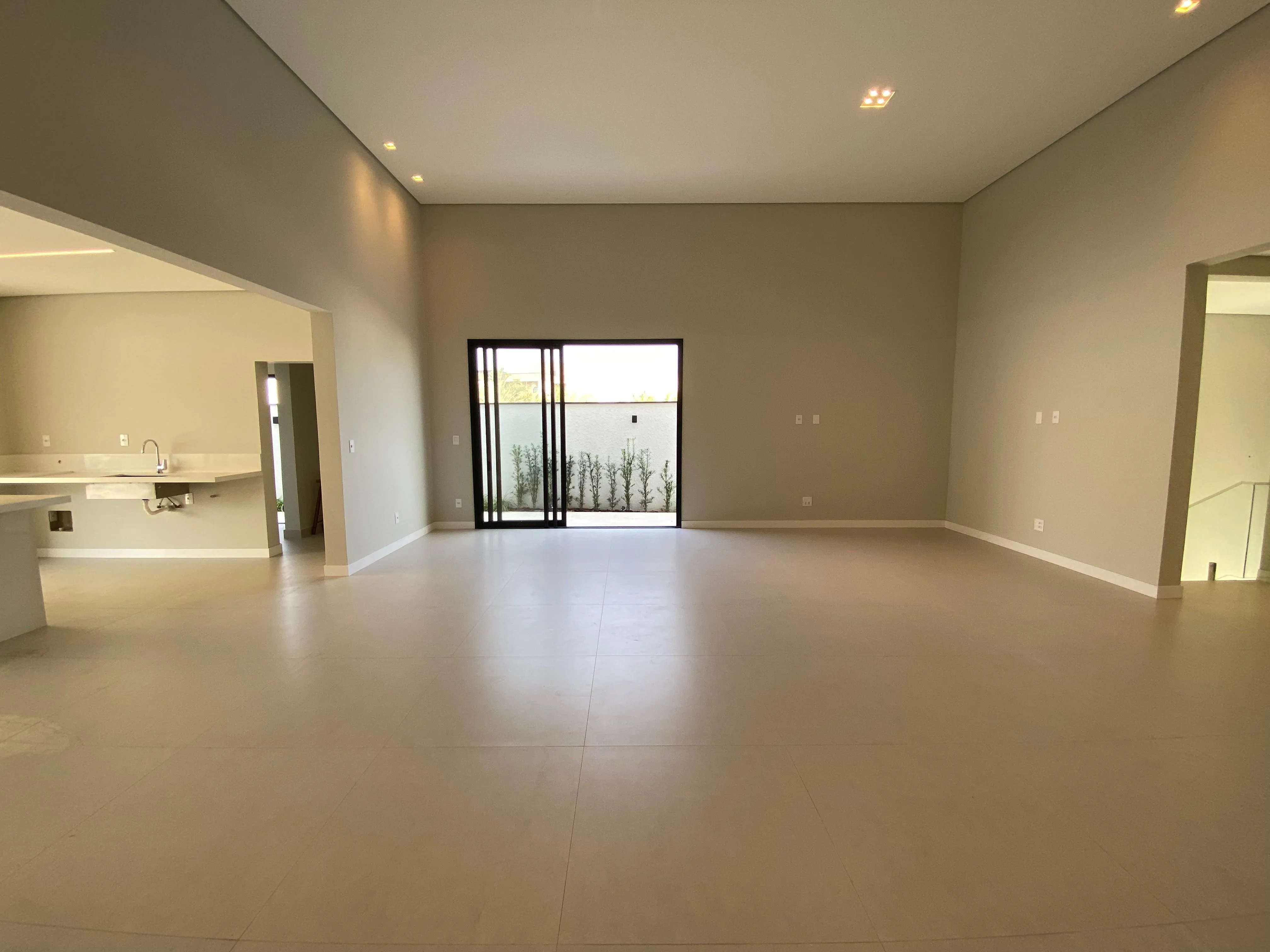 Imagem Residência de Elegância Única: Casa Exclusiva no Alphaville com Design Sofisticado e Área de Lazer Impecável